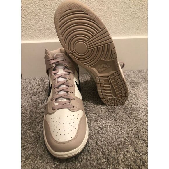 Nike Dunk High Women’s Size 11/ Men’s Size 9.5 main image 4